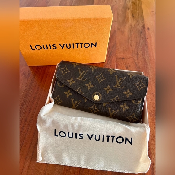 Louis Vuitton Handbags - Louis Vuitton Monogram Sarah Wallet